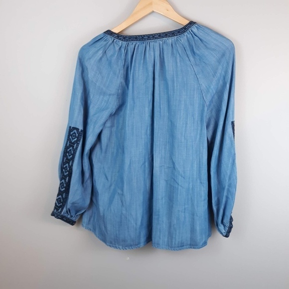 Crown & Ivy Chambray Blouse Boho Embroidered XS - Picture 4 of 4